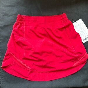 Lululemon Hotty Hot HR Skirt NWT, size 6